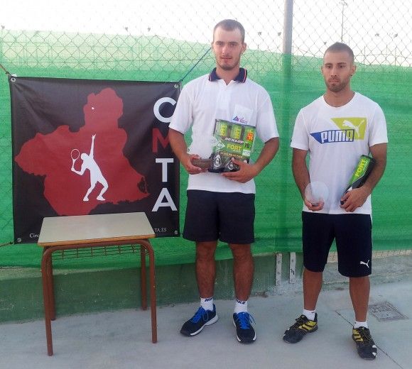 Arseny Kulikov se proclama campeón del torneo de maestros del tenis aficionado regional2