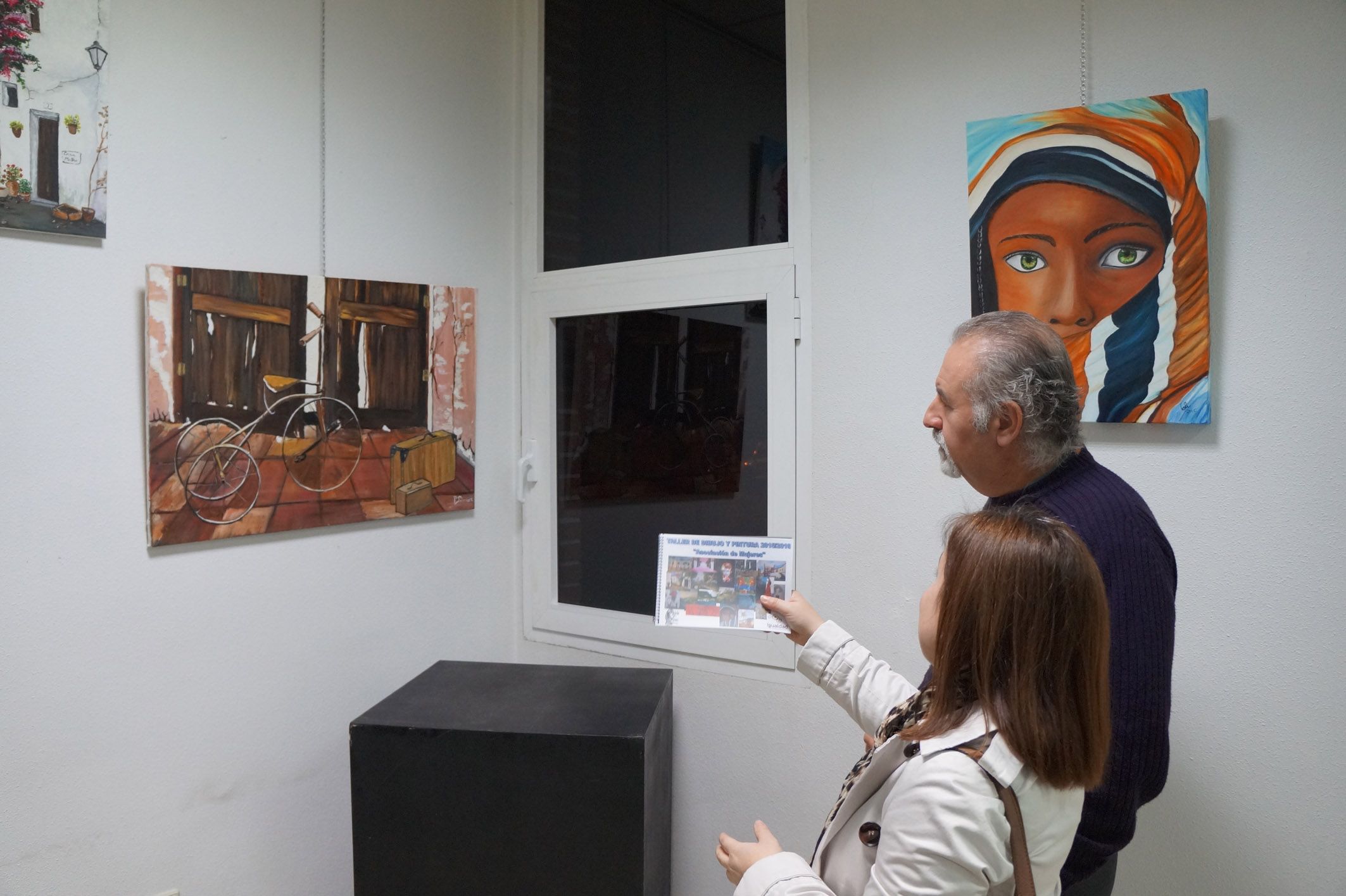 La asociación Isabel González inaugura la muestra de su taller de pintura por el 8 de marzo4