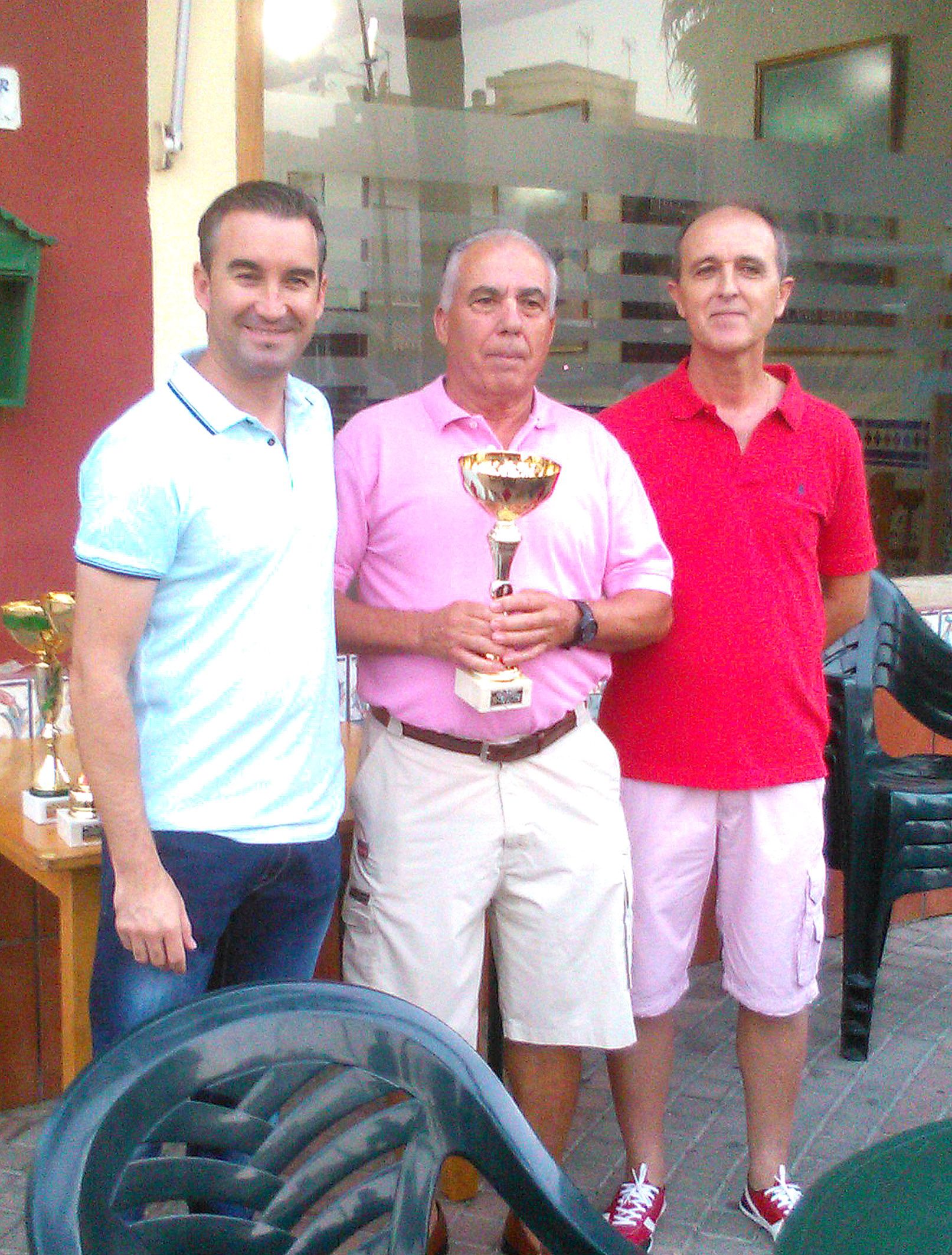 La asociación de tenis Las Torres entrega los trofeos de su liga2