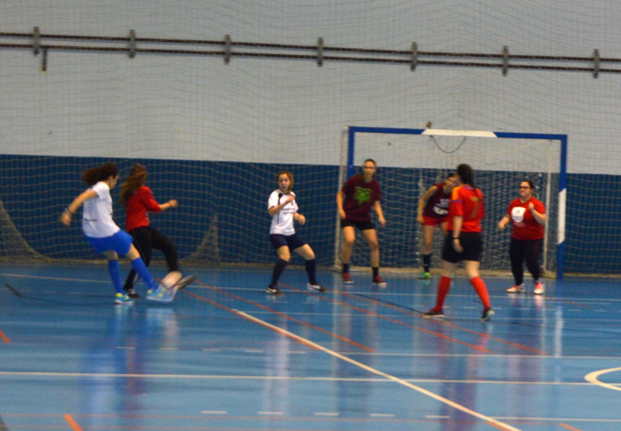 Gran espectáculo deportivo de ‘Los Páharos’ y ’20 de Copas’ en el tercer torneo de fútbol sala femenino ‘Por la Igualdad’ 6