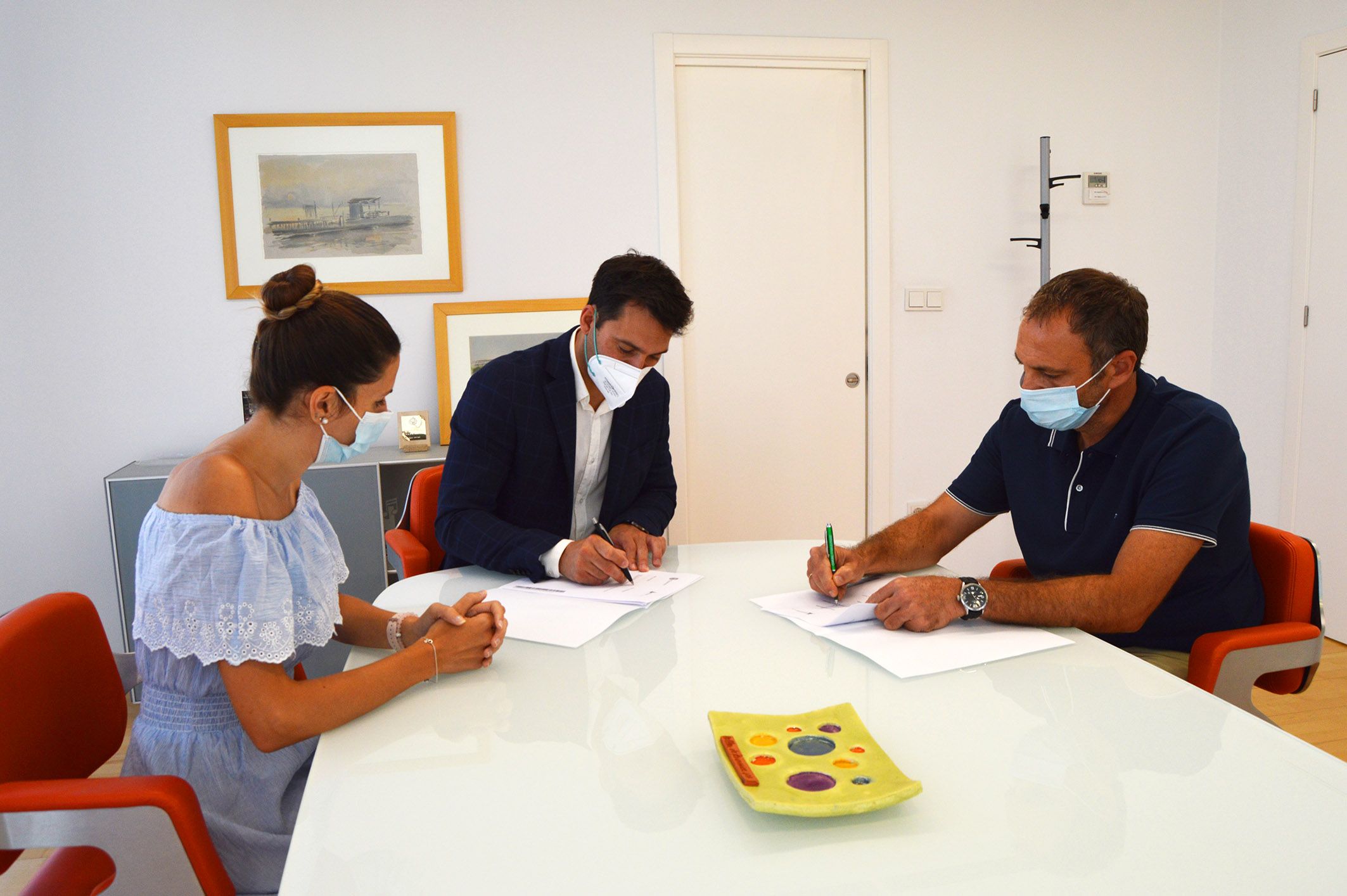 El Ayuntamiento y ASAJA firman un convenio para desarrollar acciones formativas