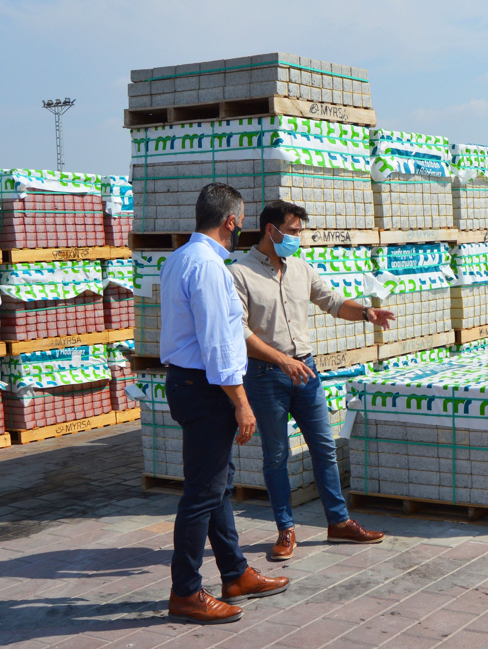 El alcalde torreño visita la empresa local de prefabricados de hormigón “Montalbán y Rodríguez”4