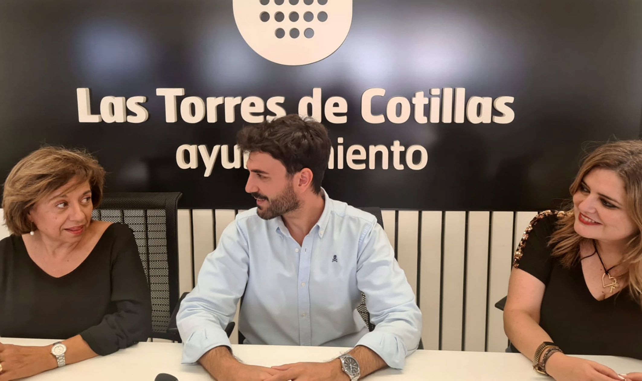 El Ayuntamiento torreño sienta las bases de una colaboración con la Fundación de Arte El Mural de Hernández Carpe