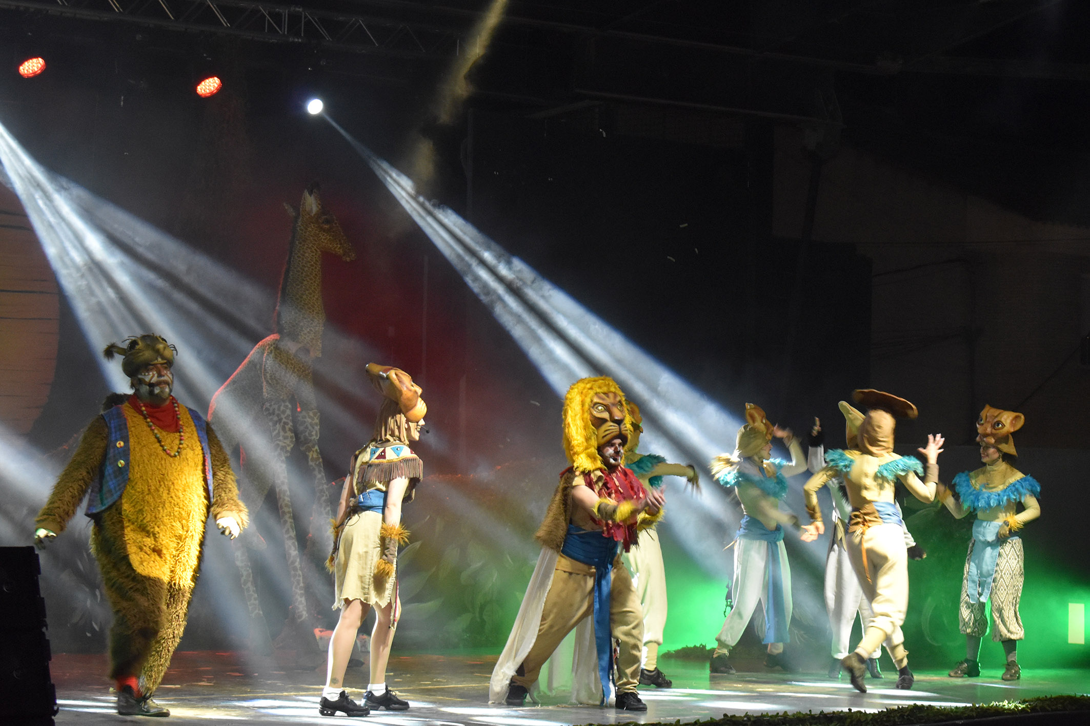 Más de 1.000 personas participan en la fiesta familiar del tributo musical de El Rey León