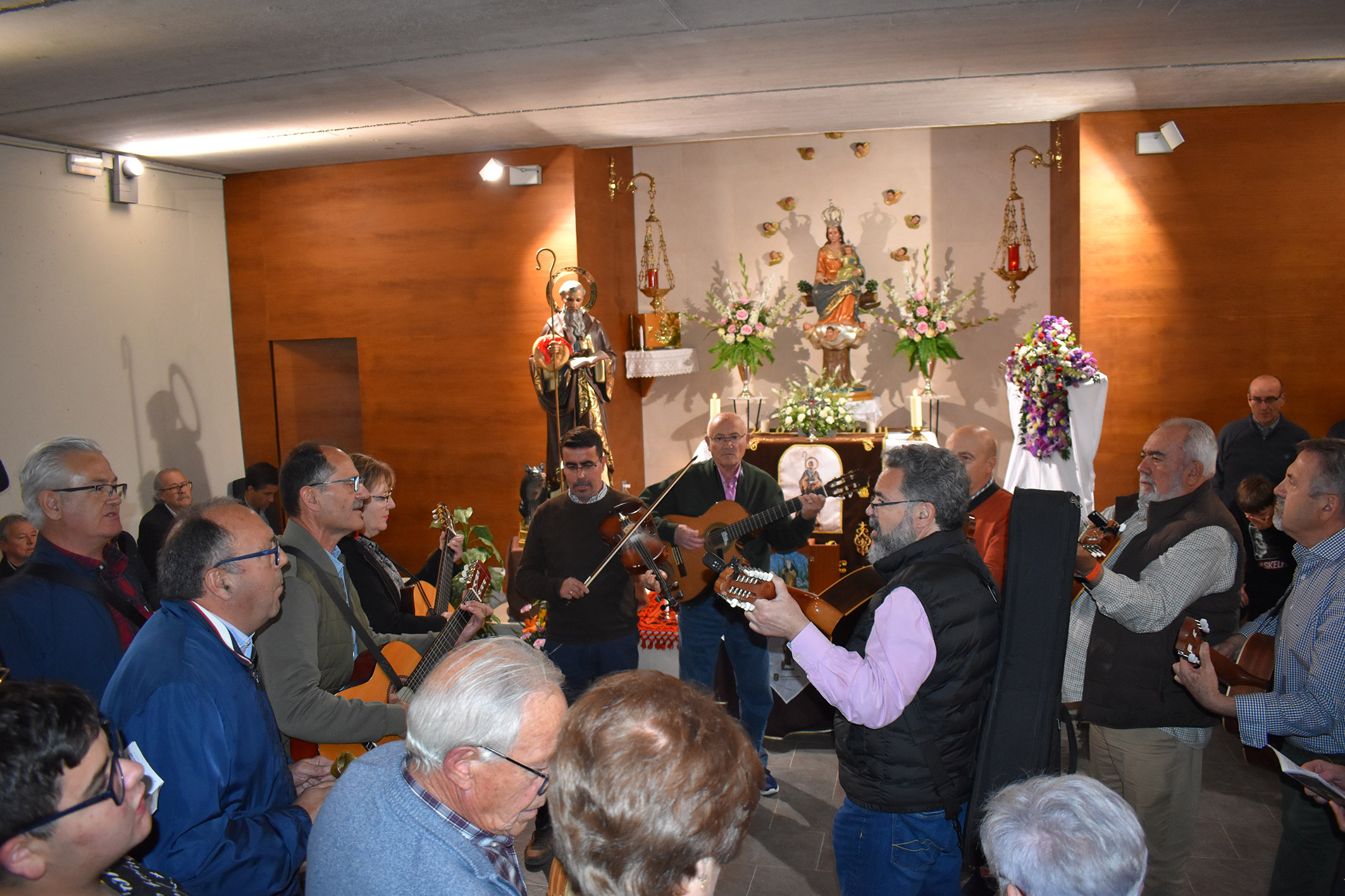 Los auroros torreños cantan los Mayos en la ermita de El Coto