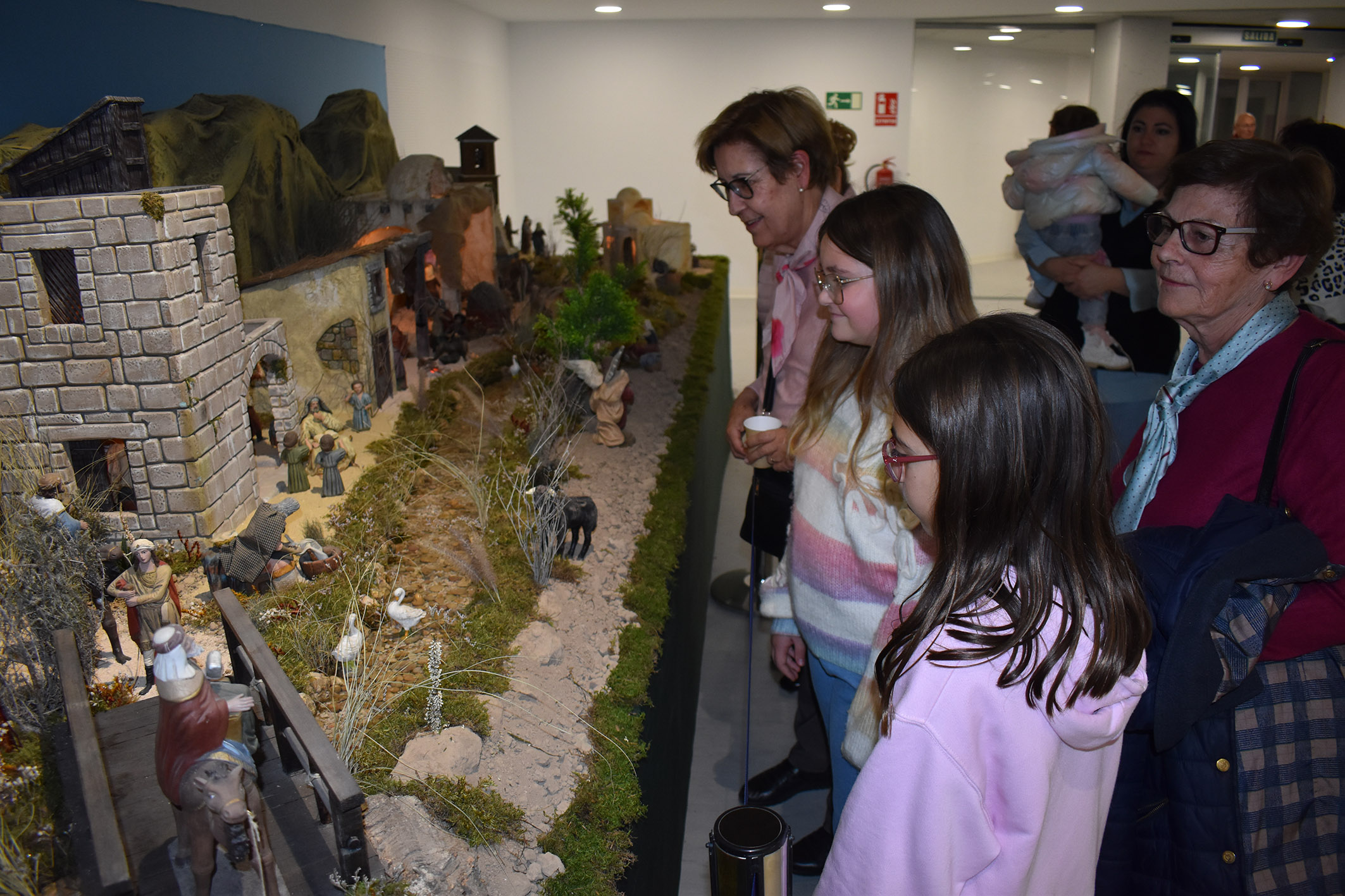 La Navidad torreña ya disfruta de su gran belén municipal