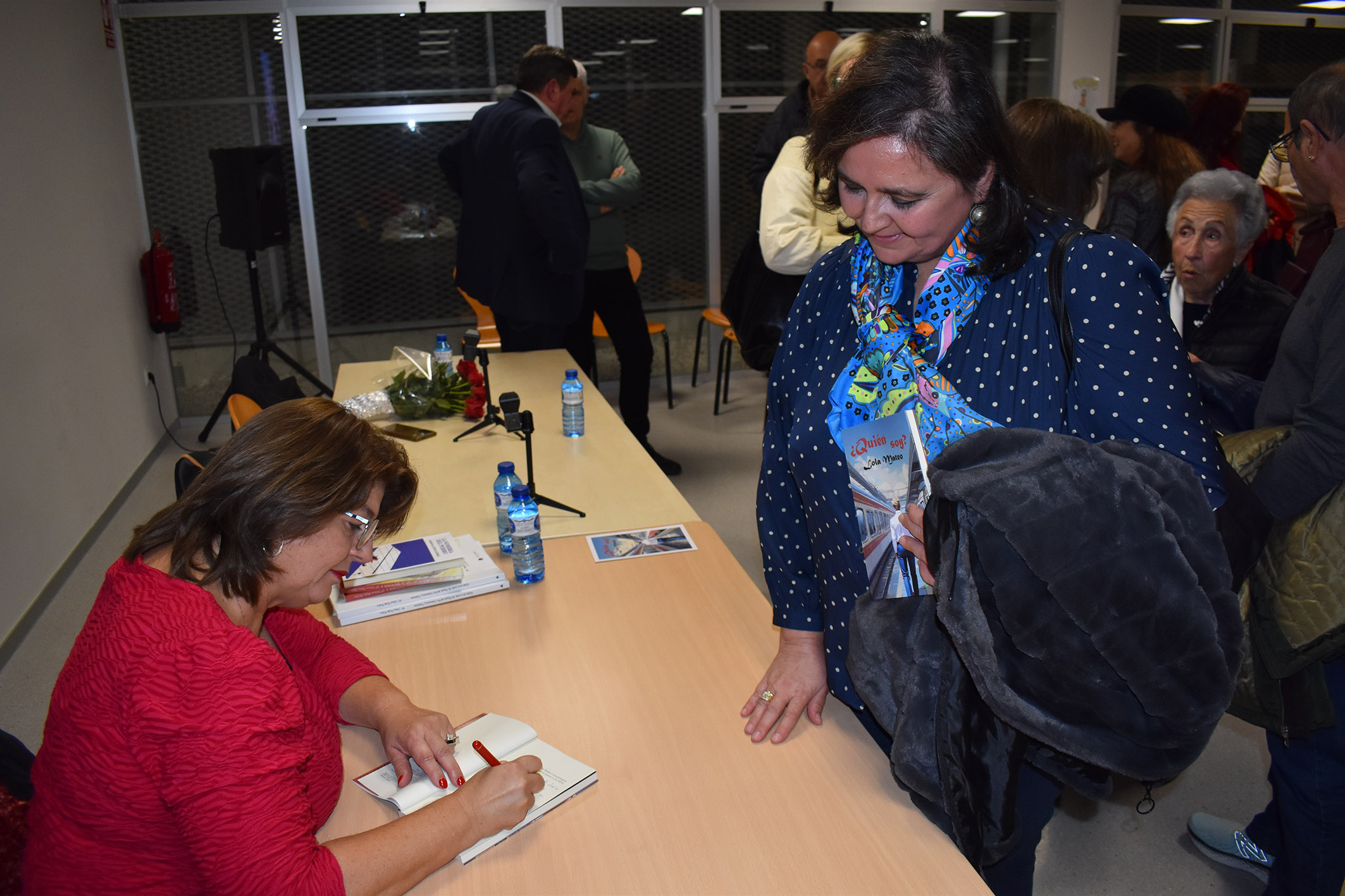 La comunicadora Lola Mateo presenta "¿Quién soy?”, su primera novela