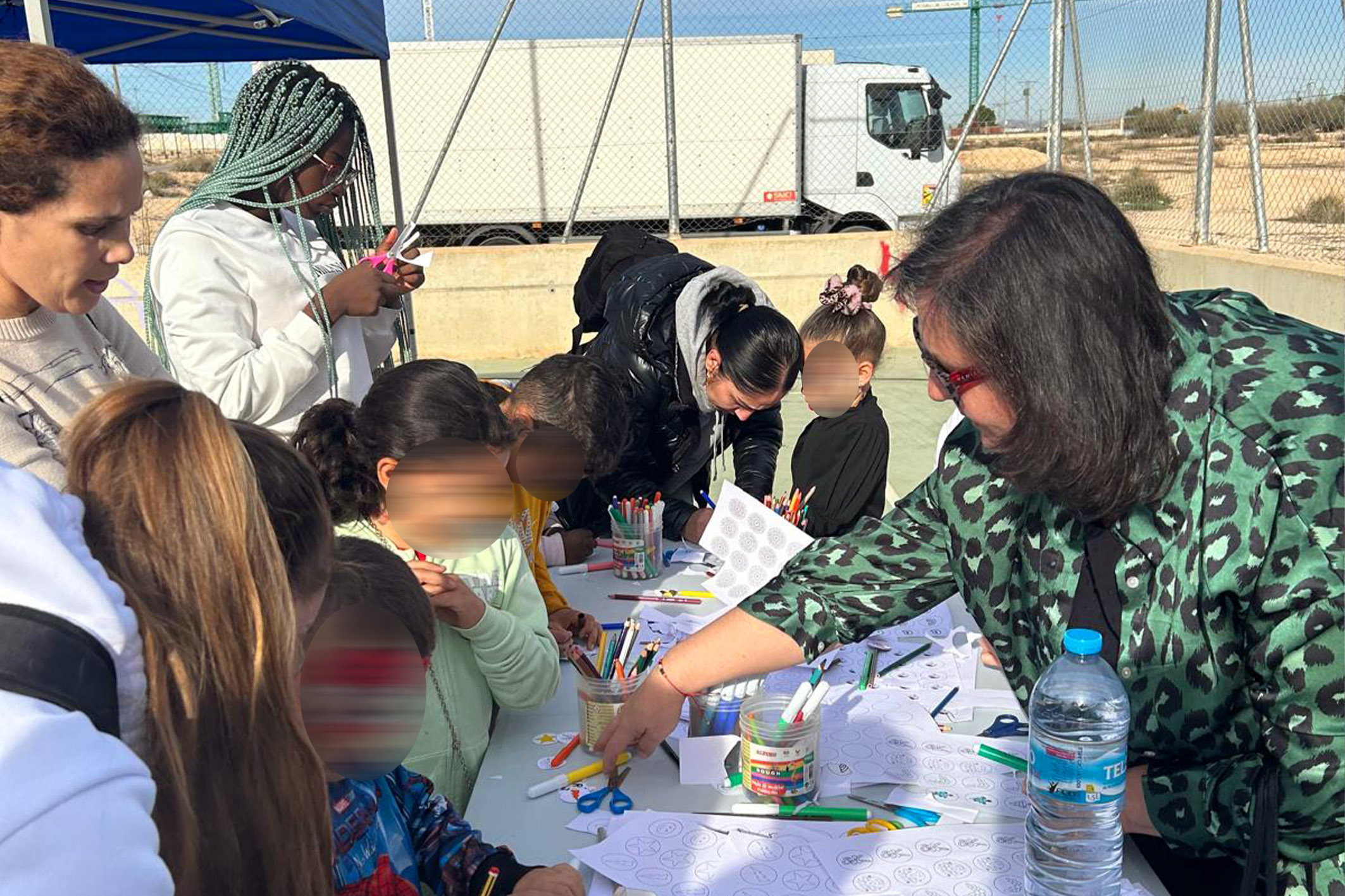 Los más pequeños se lo pasan en grande en El Carmen con la actividad comunitaria “Dinamiza tu barrio”