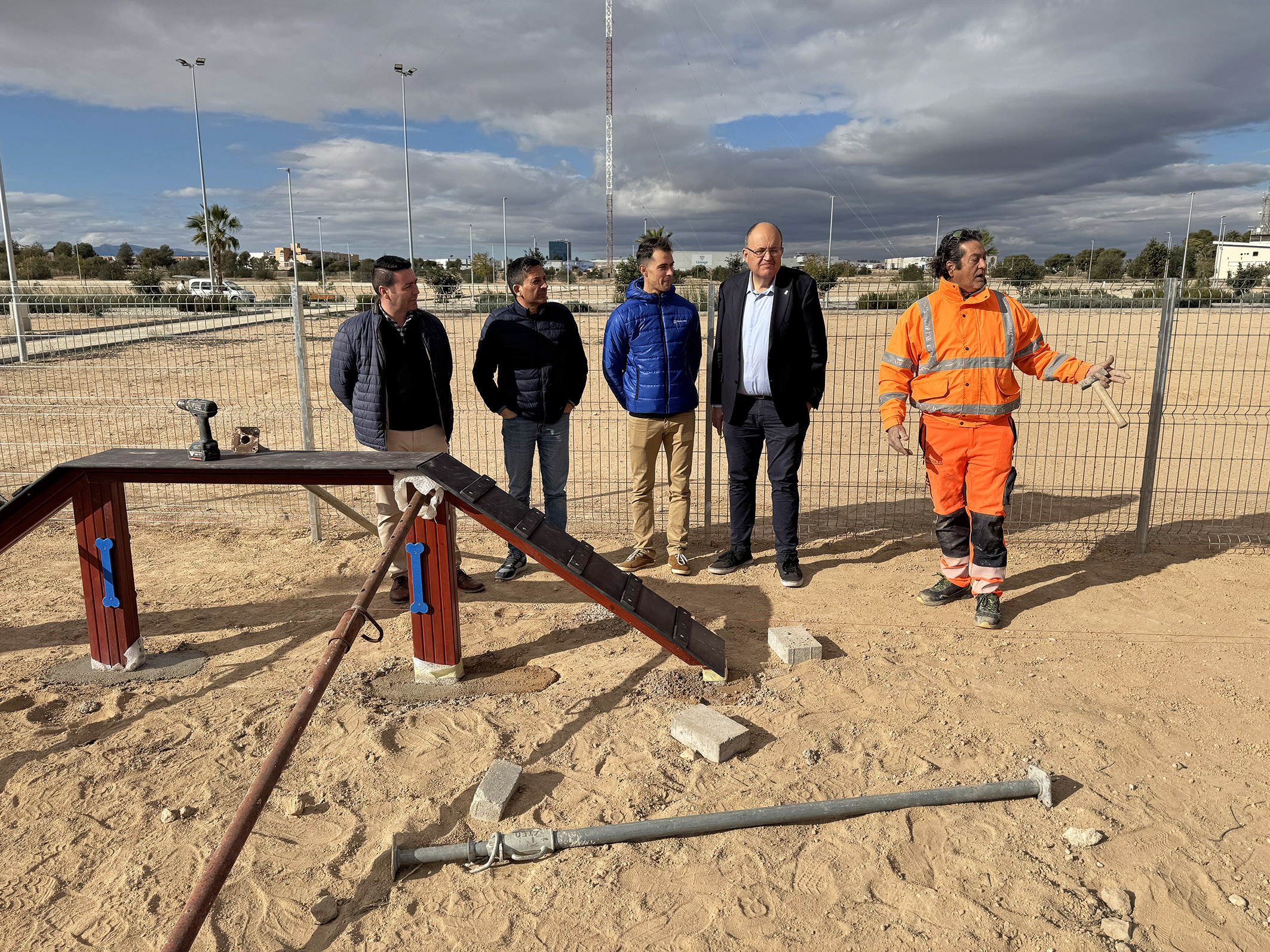 Comienzan las obras del futuro circuito canino del parque de la Antena