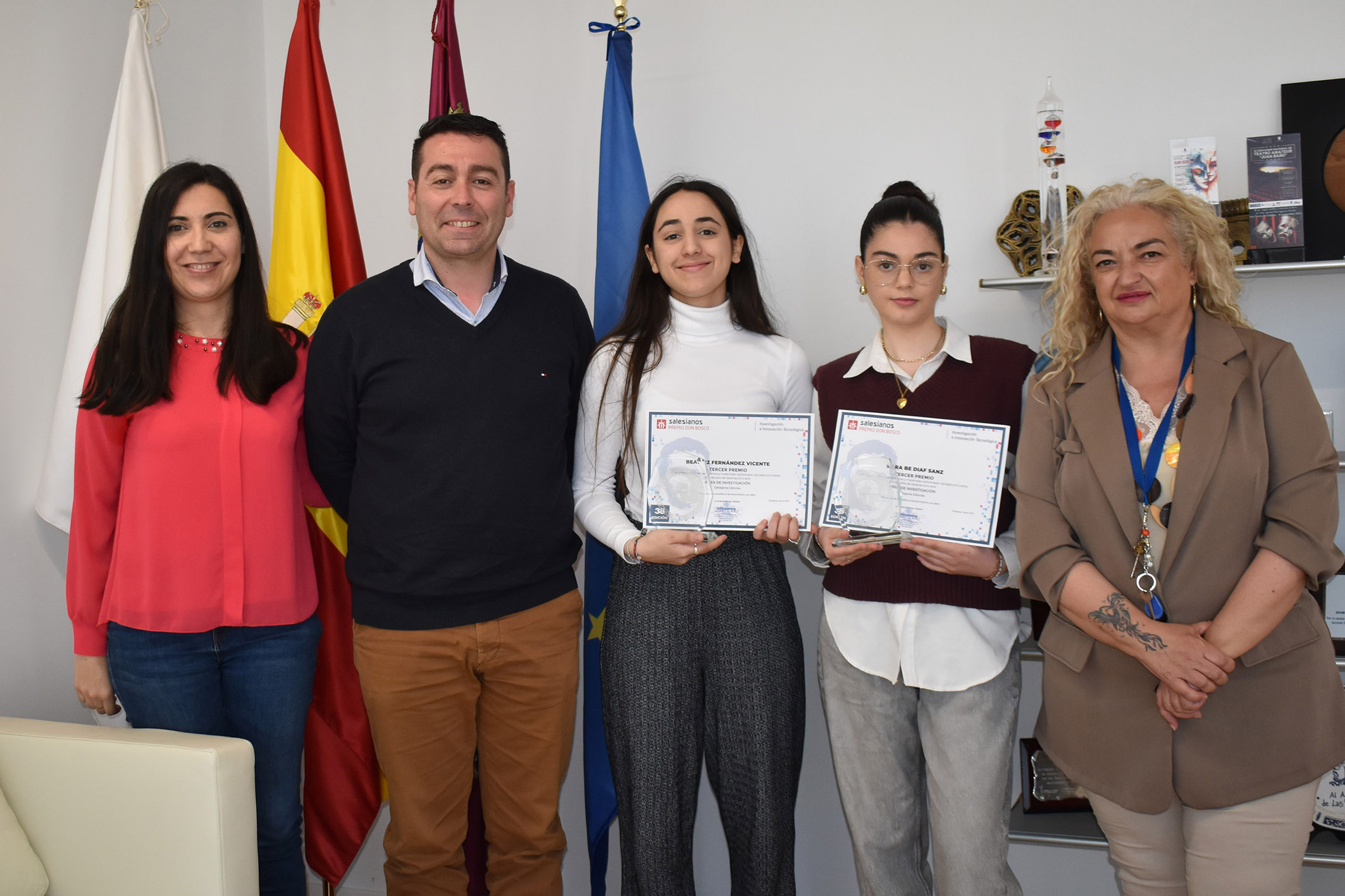 Beatriz Fernández y Sara Be Diaf, del IES Salvador Sandoval, terceras en el Premio Nacional Don Bosco de investigación e innovación tecnológica