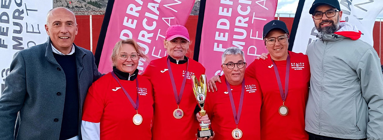 El club Petanca La Salceda, campeón regional de tripletas femenino