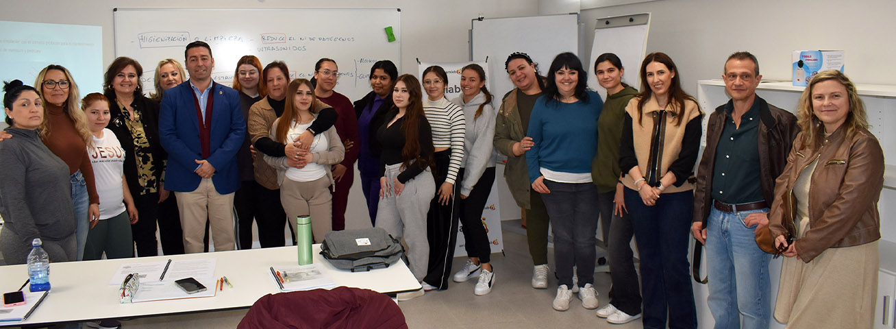 El Centro Intergeneracional acoge un curso gratuito de estética de 190 horas