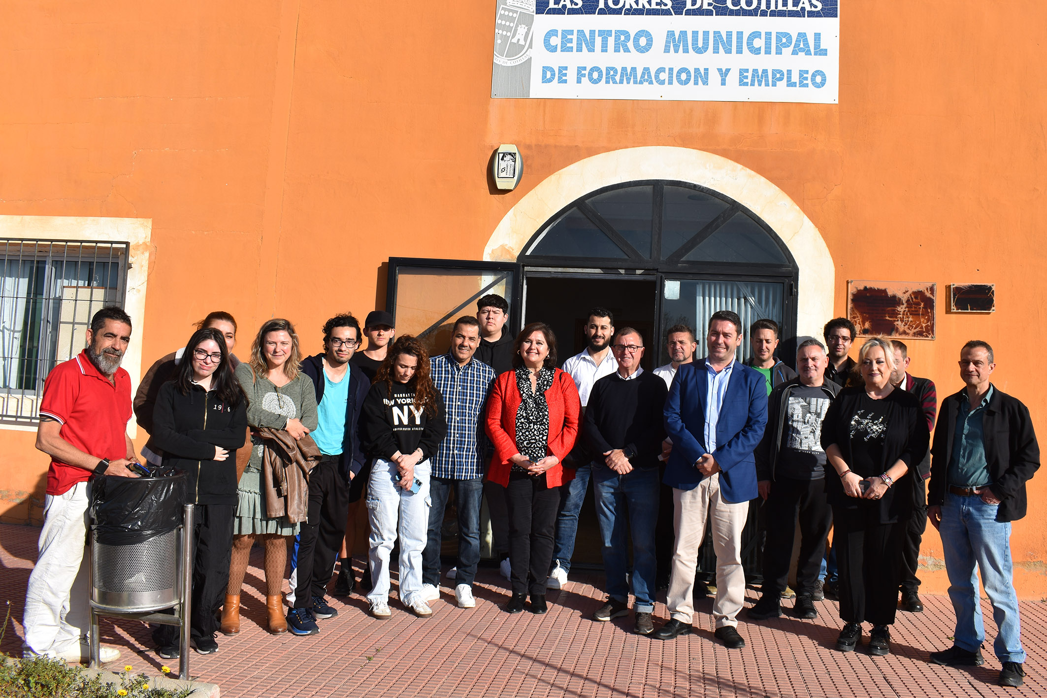 18 personas participan en un curso gratuito de actividades auxiliares de almacén de 210 horas