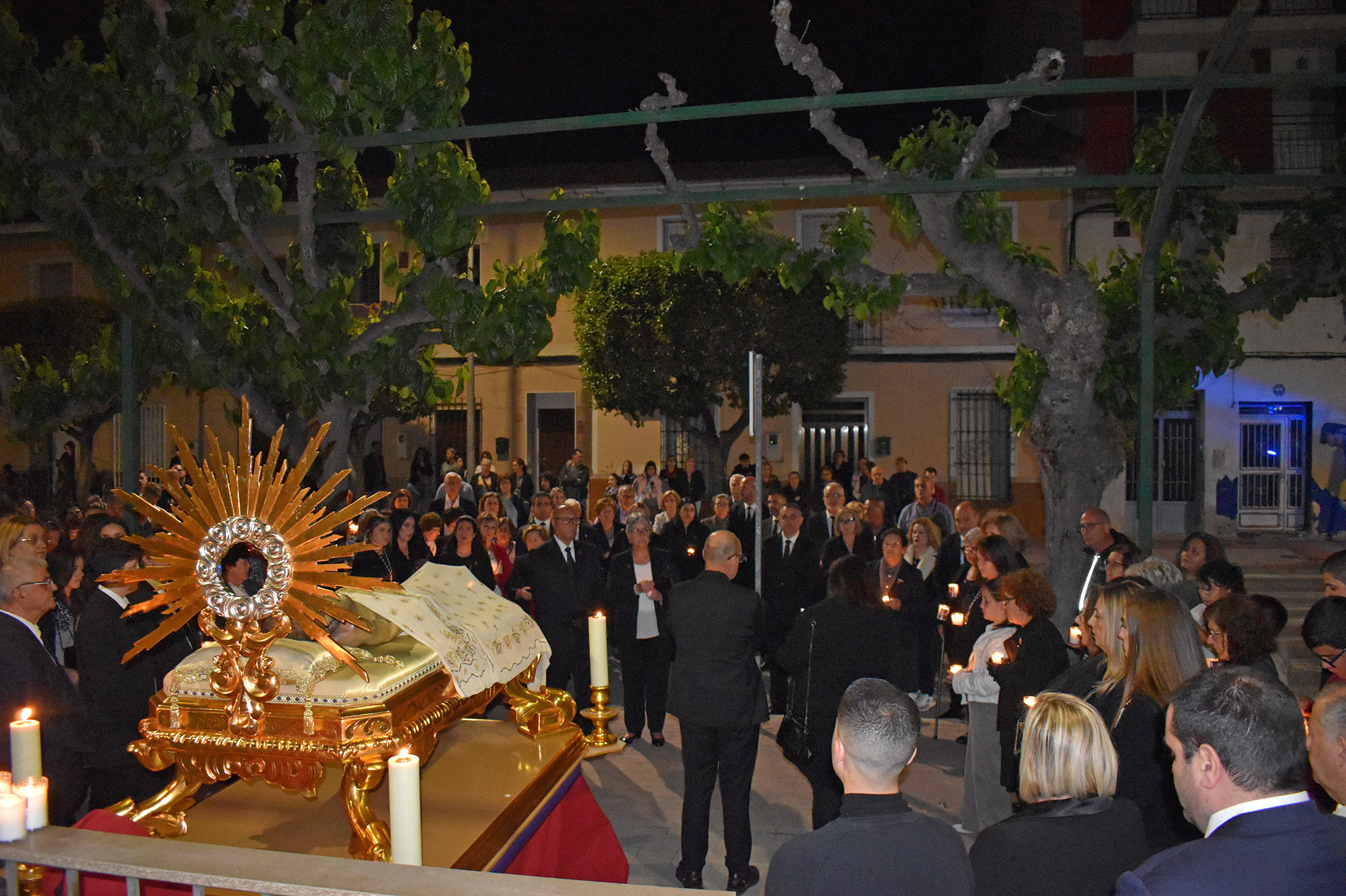 El Jueves Santo torreño disfruta por segundo año del emocionante acto “Ilumina tu Cruz”