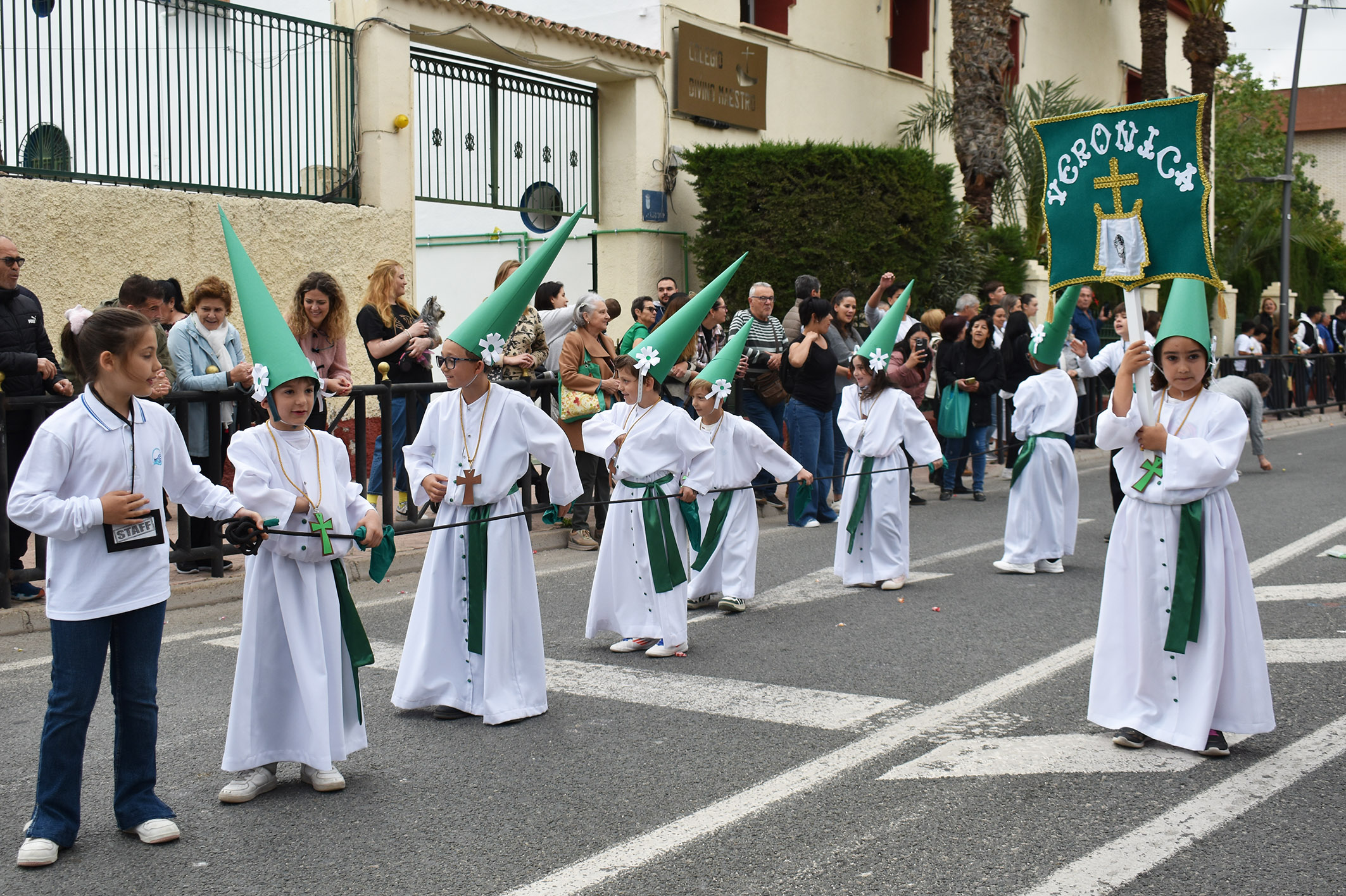 El colegio Divino Maestro y su procesión de Los Pasitos cumplen con su tradicional cita con la Semana Santa