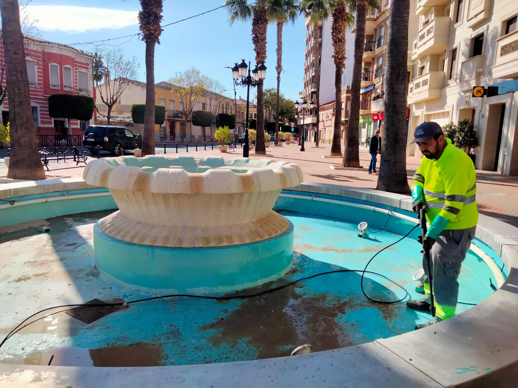 Las fuentes de la plaza Mayor y de la calle Mula se ponen a punto para la primavera