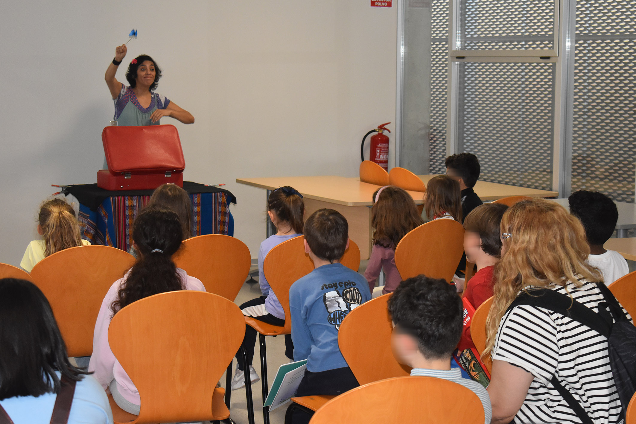 Los más peques disfrutan y aprenden con un cuentacuento del programa “Cuidar la infancia”
