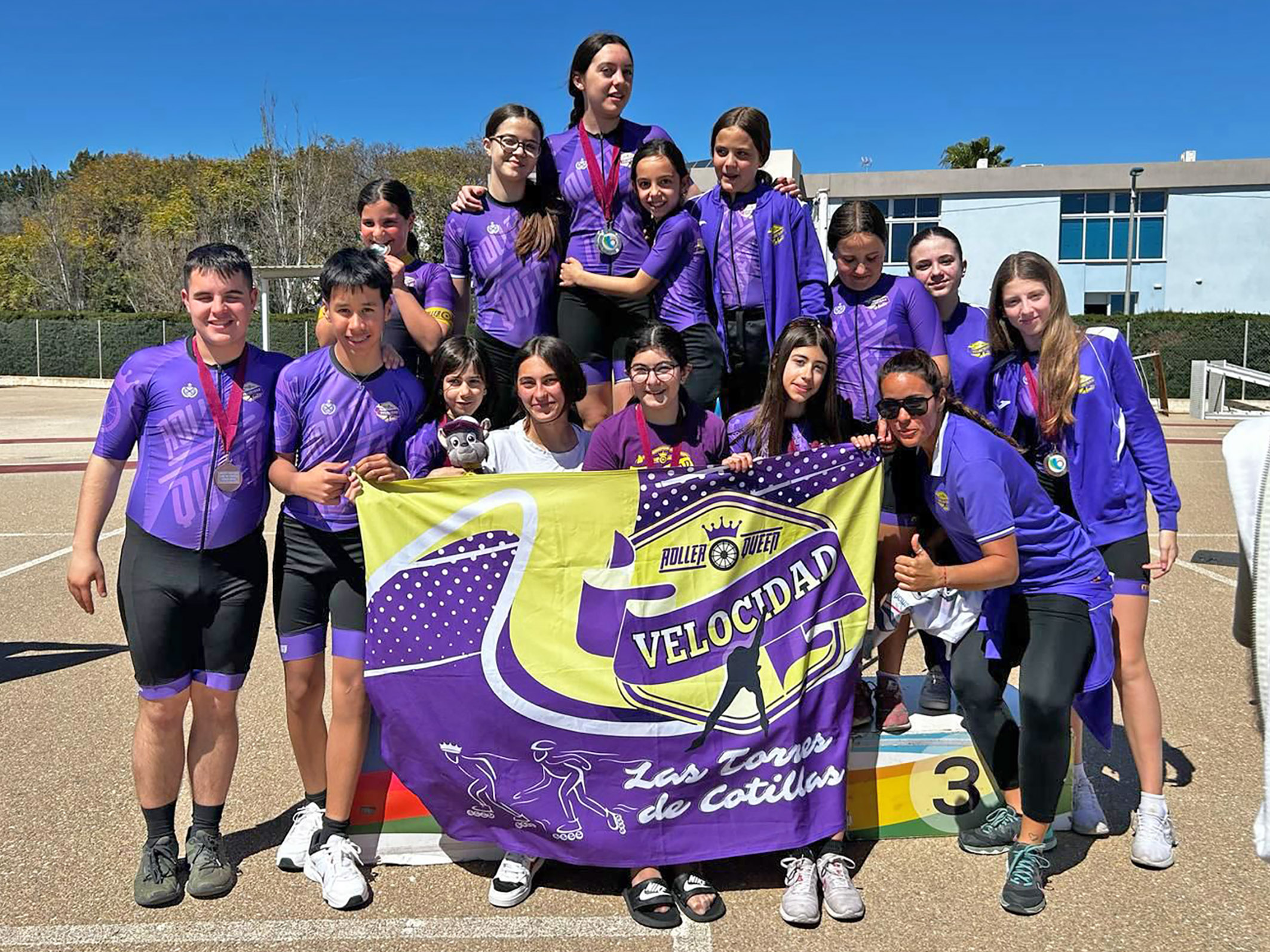 Tres oros, cinco platas y ocho bronces para el Roller Queen torreño en el autonómico de patinaje de velocidad de circuito