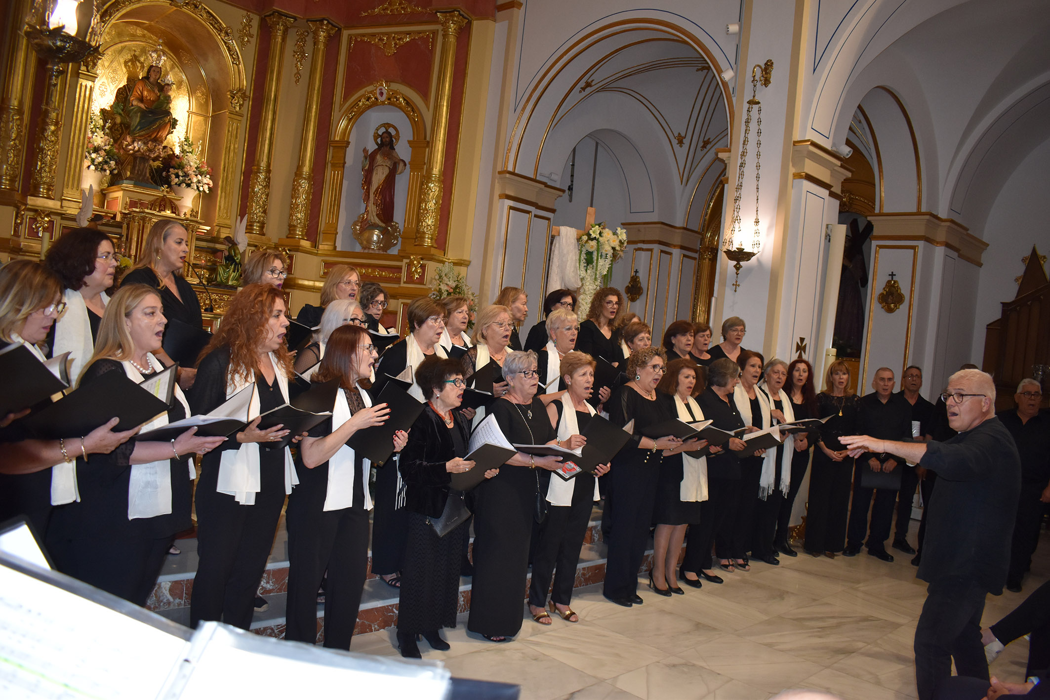 La música coral brilla en la iglesia de La Salceda en una velada llena de talento y emoción 