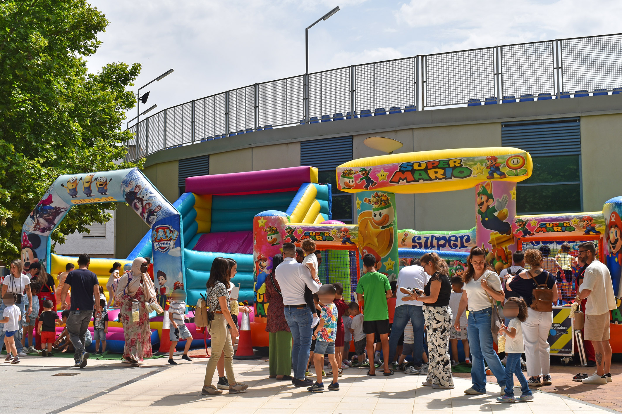 Medio millar de personas disfrutan de una completa jornada de actividades gratuitas para celebrar el día de la familia