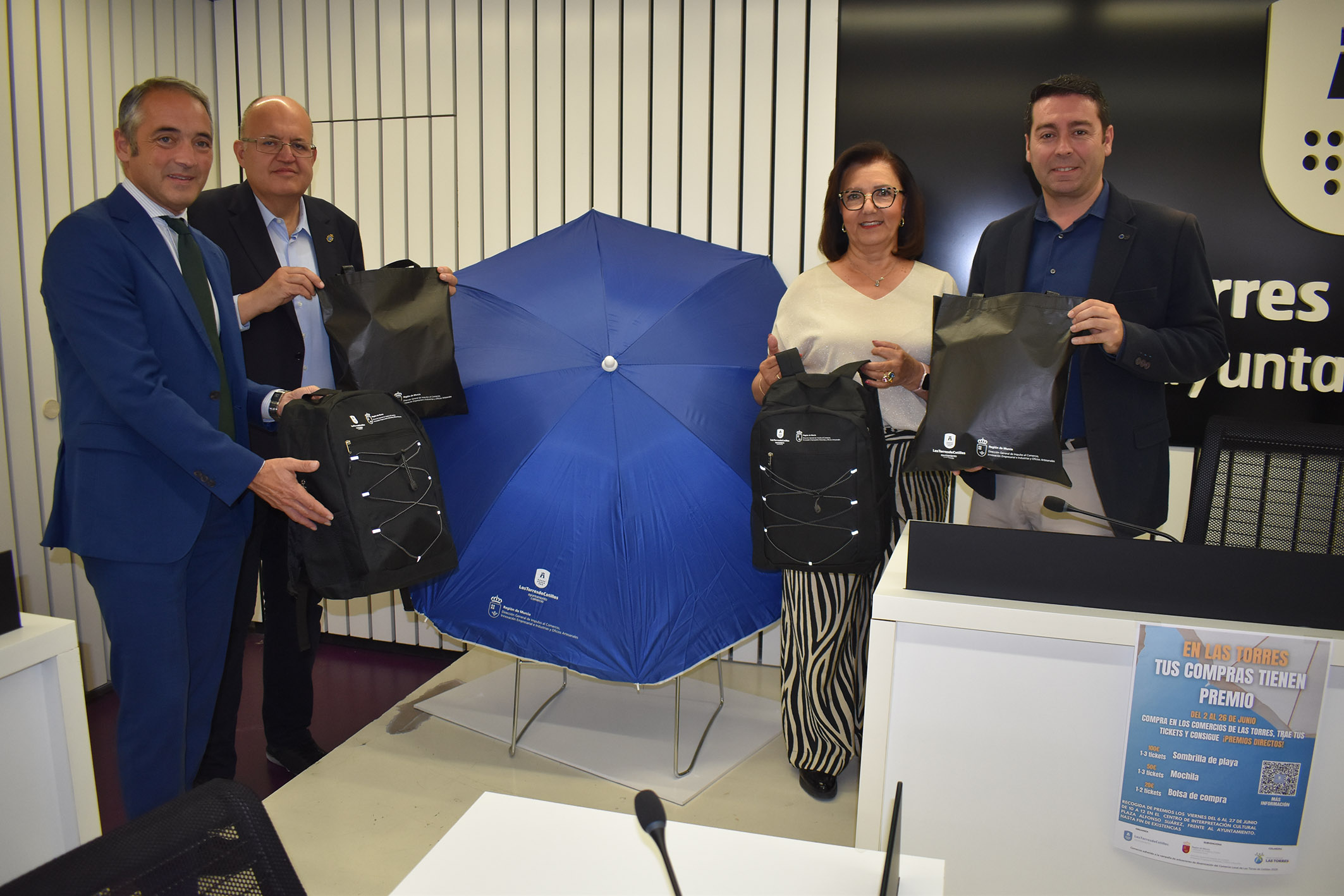 Una campaña de la Concejalía de Comercio regalará en verano bolsas de compra, mochilas y sombrillas de playa