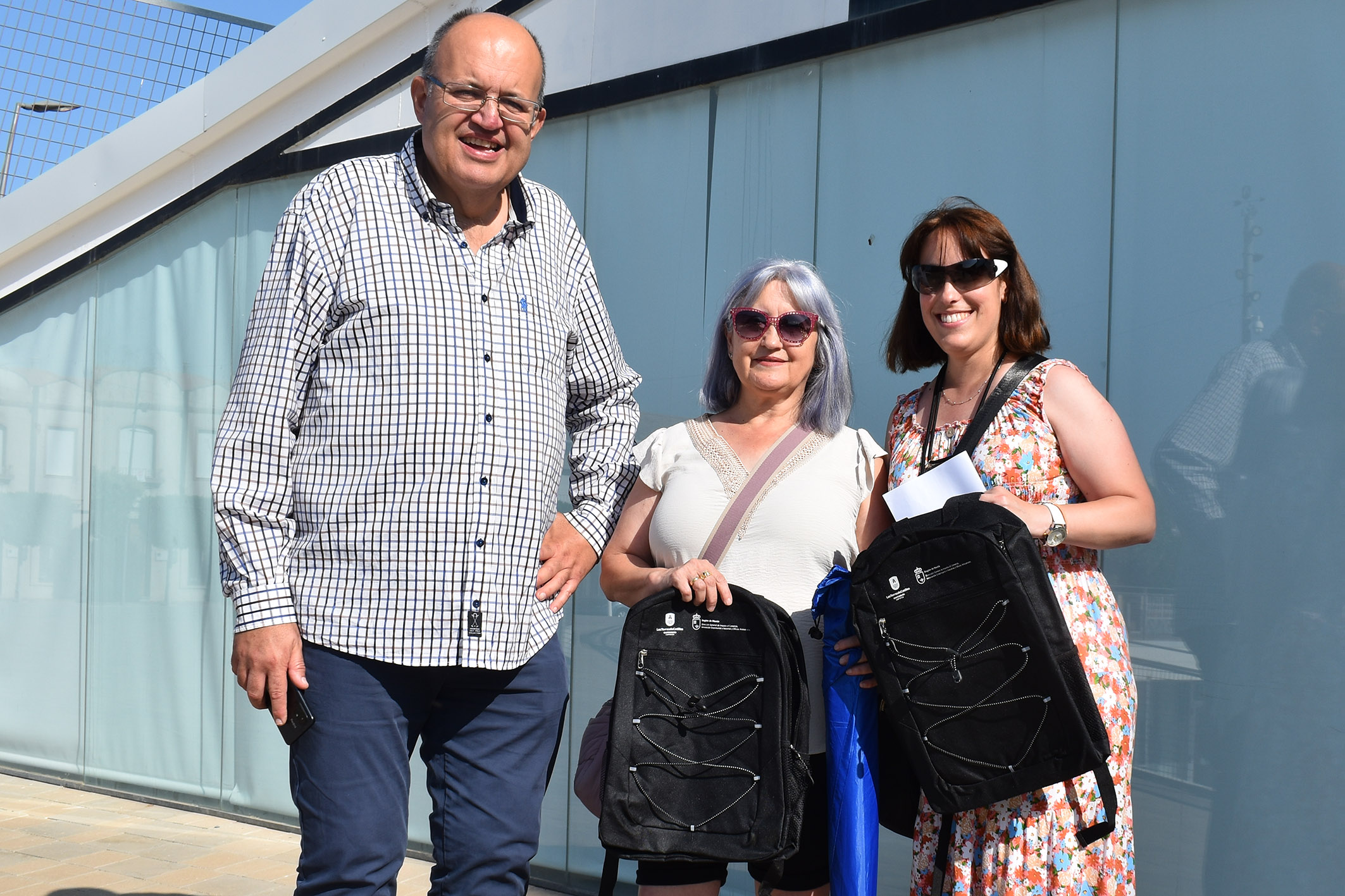 La Concejalía de Comercio comienza a repartir regalos con su campaña de verano · Esta iniciativa canjea bolsas de compra, mochilas y sombrillas de playa por compras de entre 20 y 100 euros realizadas del 2 al 26 de junio