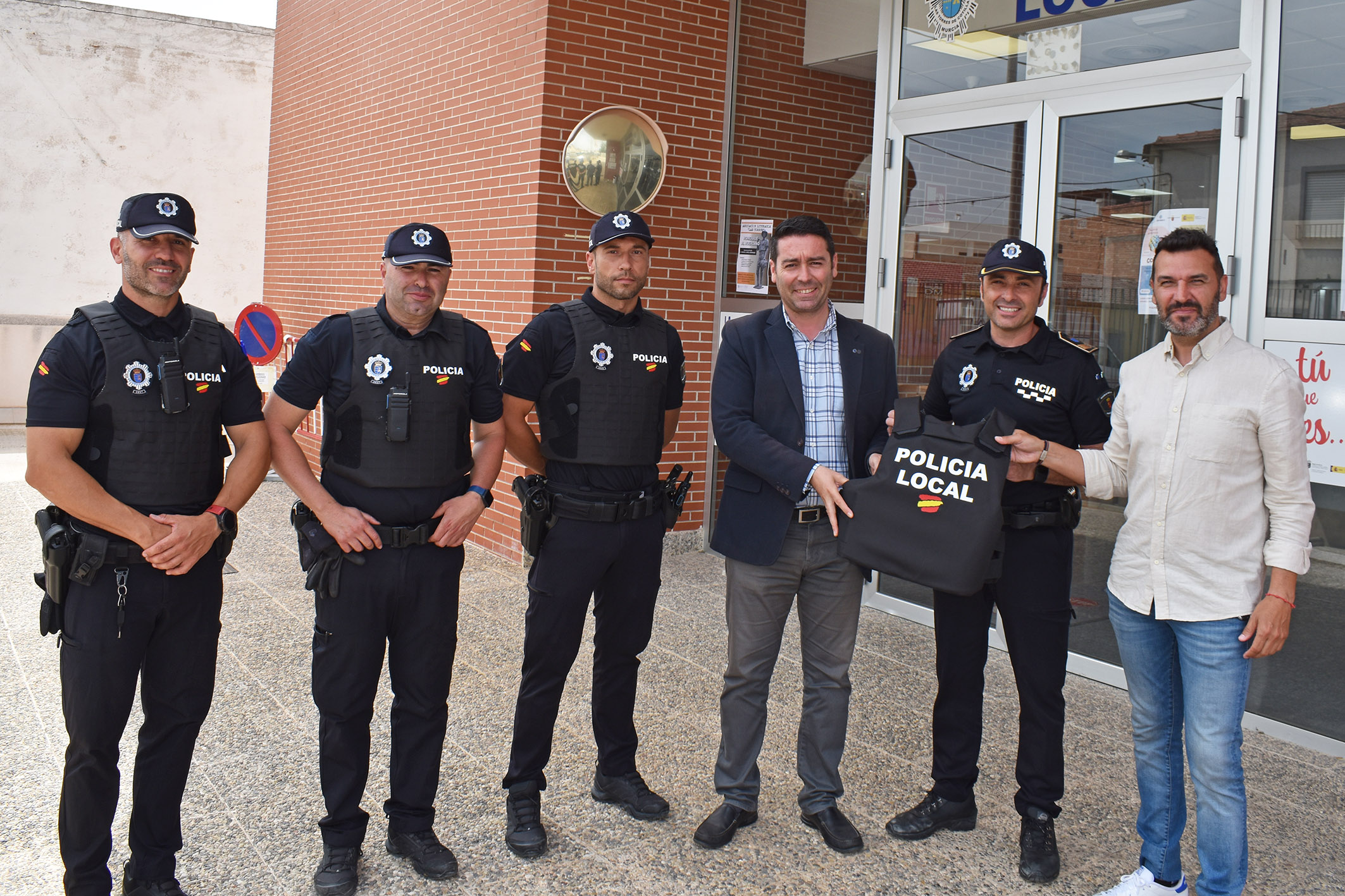 La Concejalía de Seguridad Ciudadana renueva las fundas de los chalecos antibala de la Policía Local