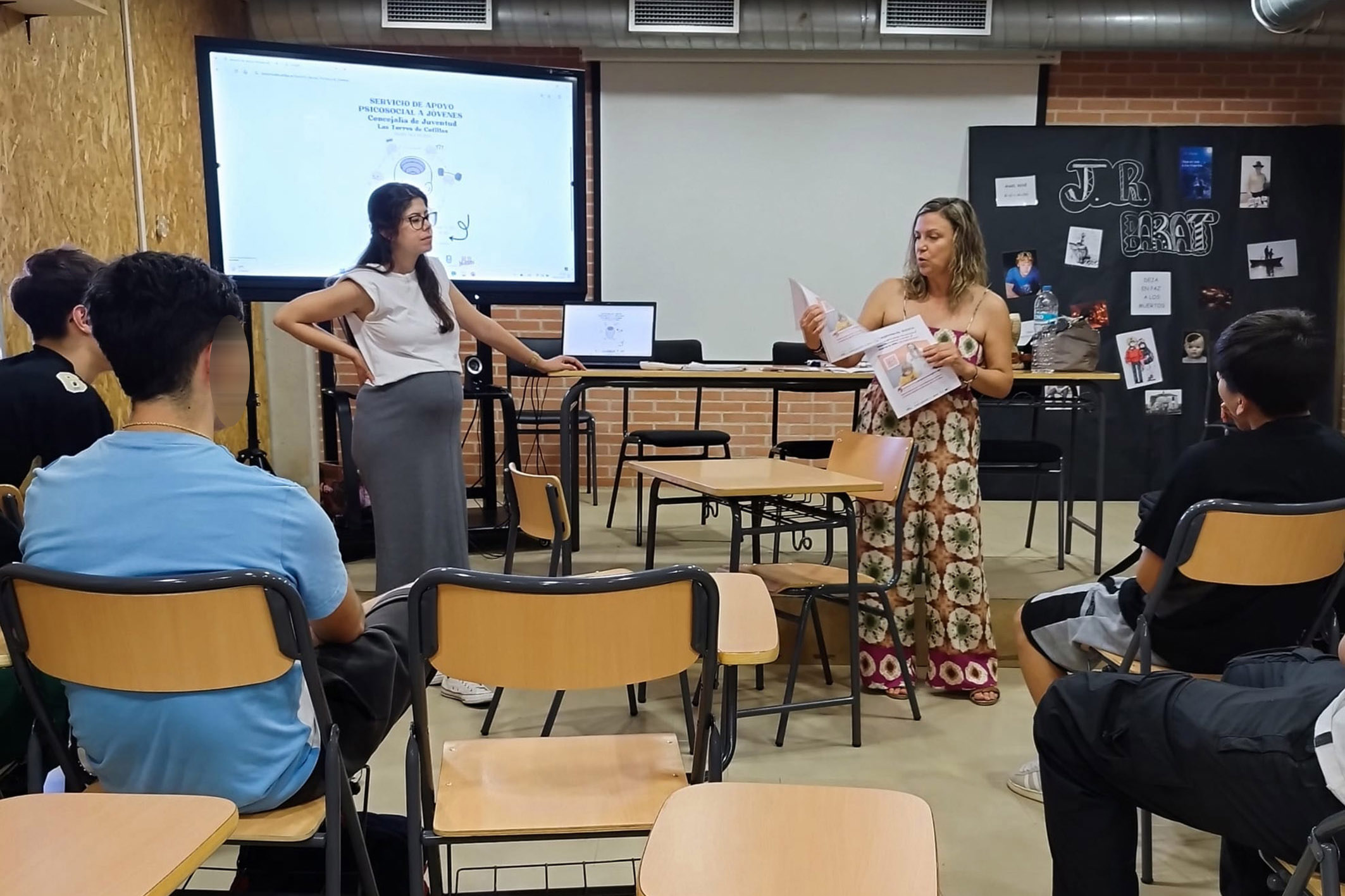 Las charlas escolares para enseñar a afrontar una entrevista de trabajo pasan por el IES La Florida