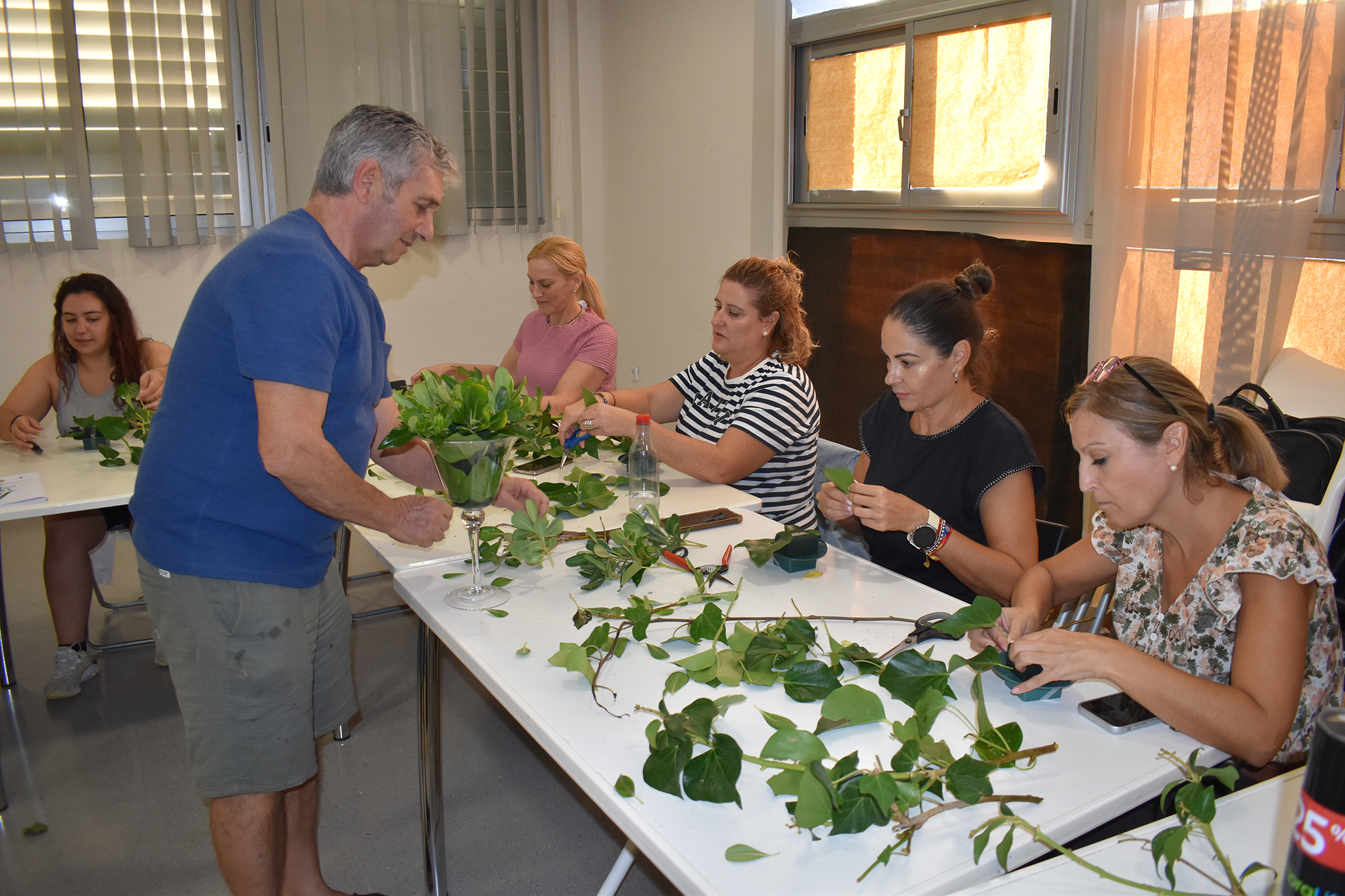 Concluye en el centro vecinal de La Florida el curso gratuito de arte floral y composiciones