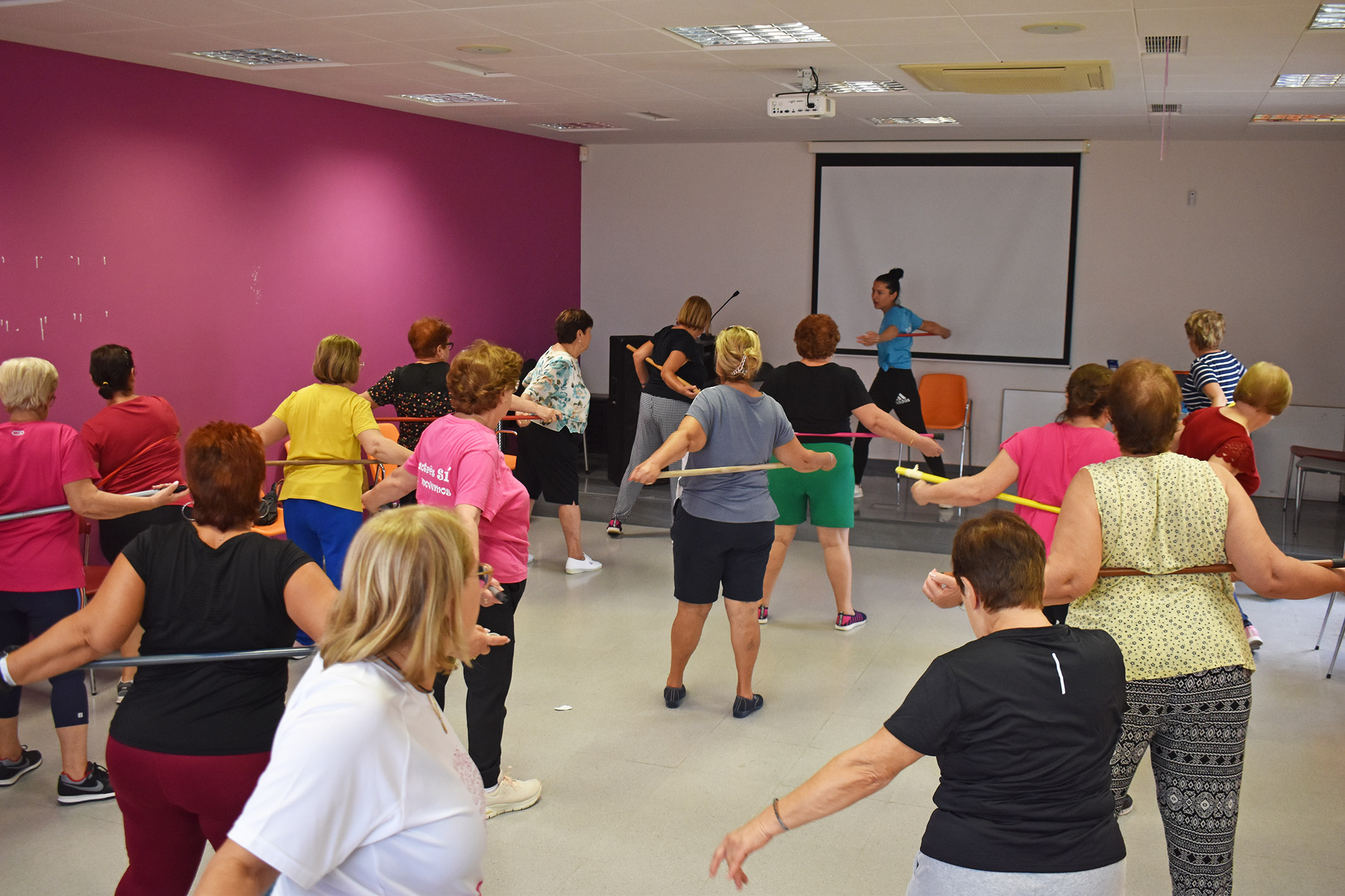 Arranca el programa gratuito de gerontogimnasia 2025-26 con 12 sedes en barrios y pedanías
