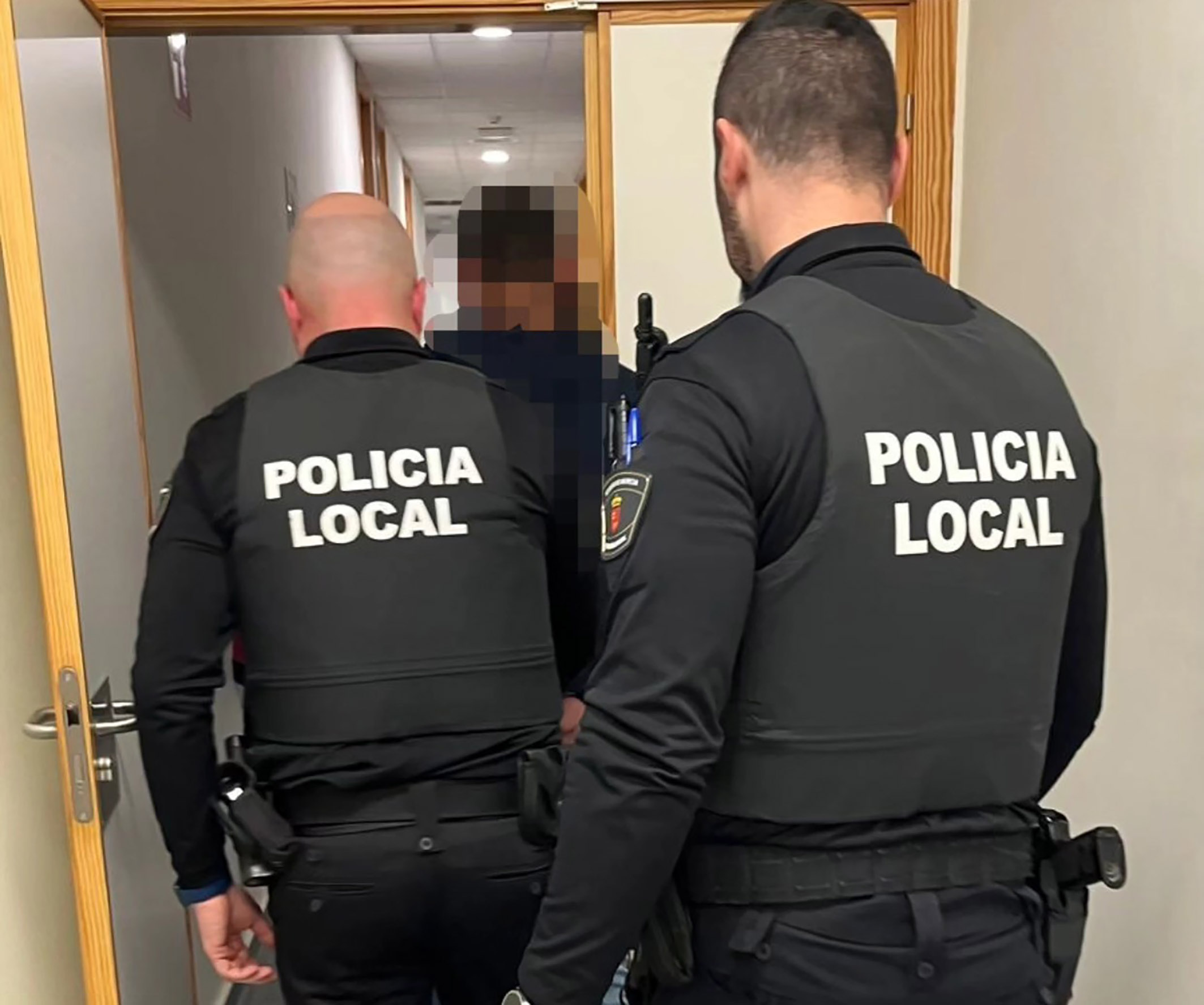 Detenido un conductor de VMP por circular ebrio y agredir a un agente