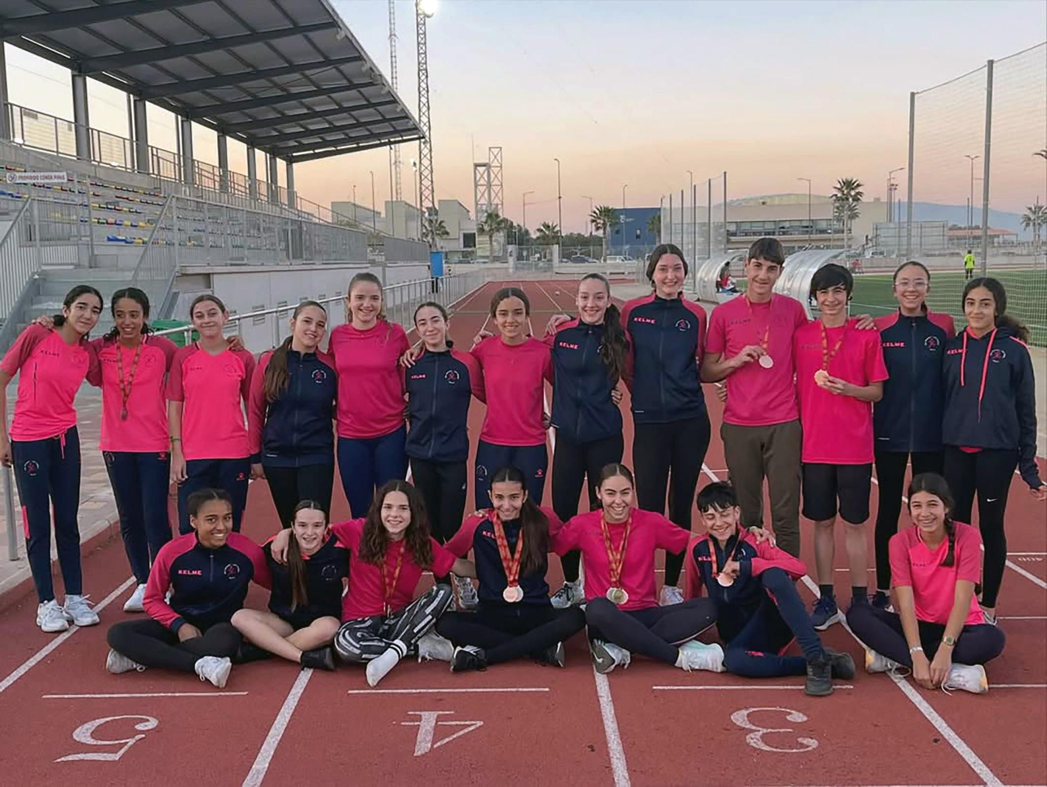 El club Atletismo Las Torres suma 12 medallas en el campeonato regional sub-16