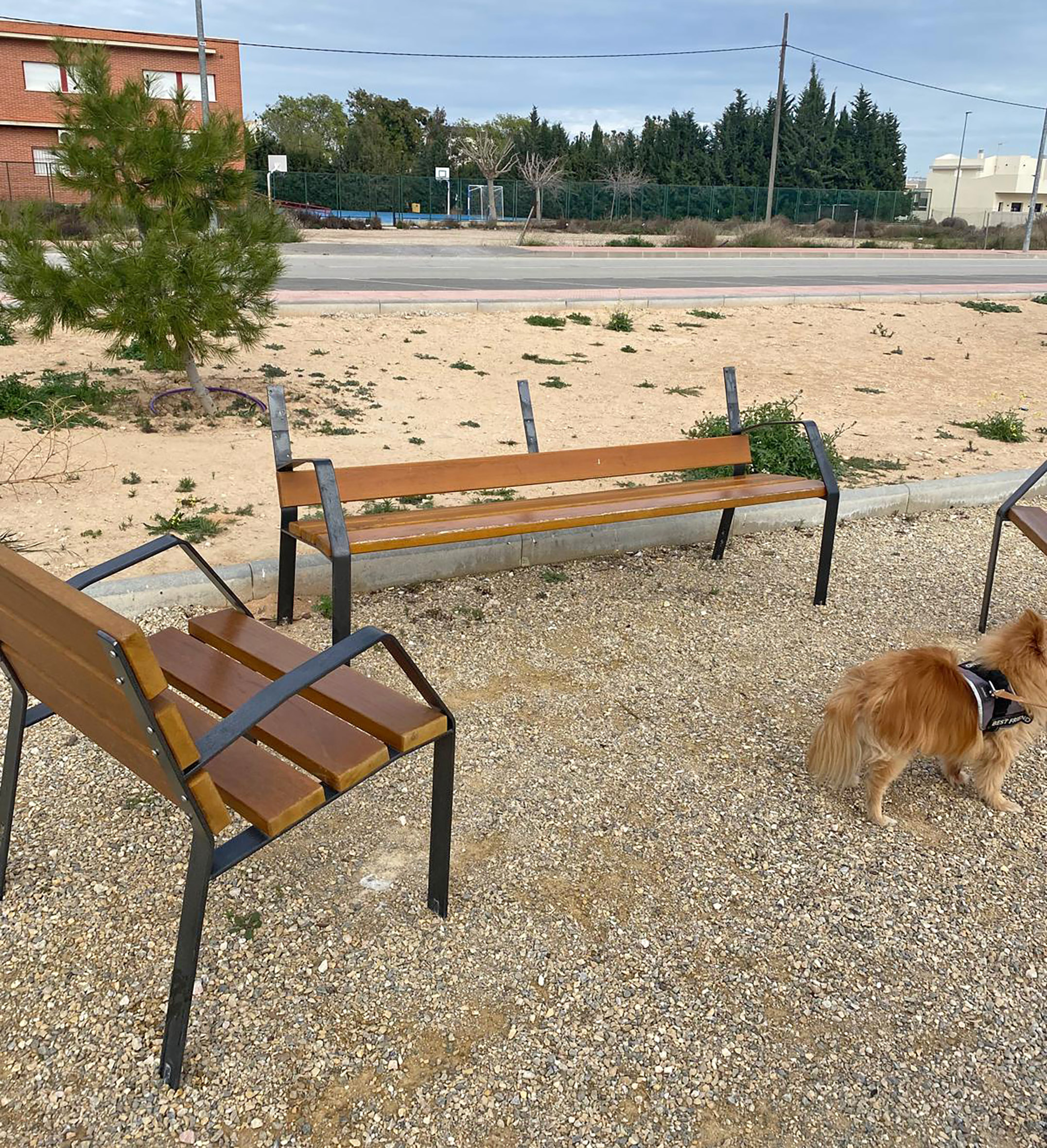 El vandalismo golpea el Parque de la Antena con la rotura de mobiliario urbano 