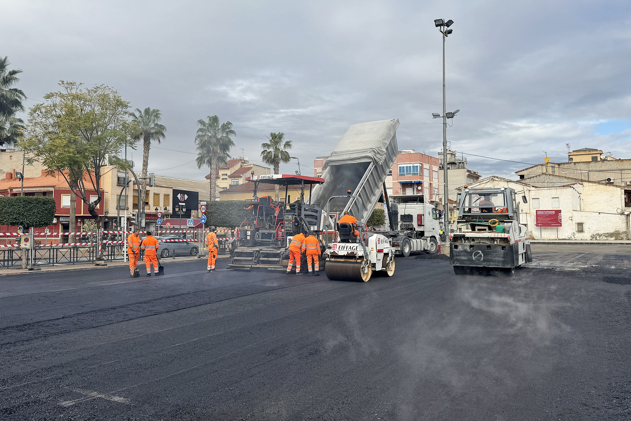 Las obras de mejora de accesibilidad y ordenación del tráfico en la explanada Maestro Ángel Palazón, en su recta final