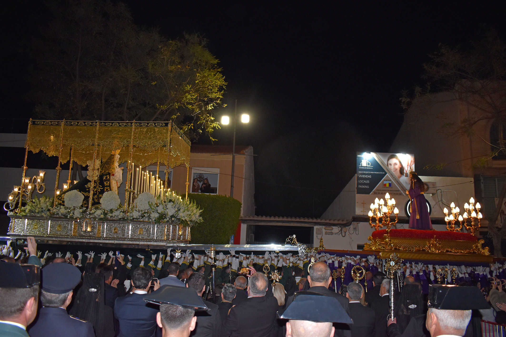El Martes Santo vuelve a latir con el encuentro del Cautivo y la Macarena