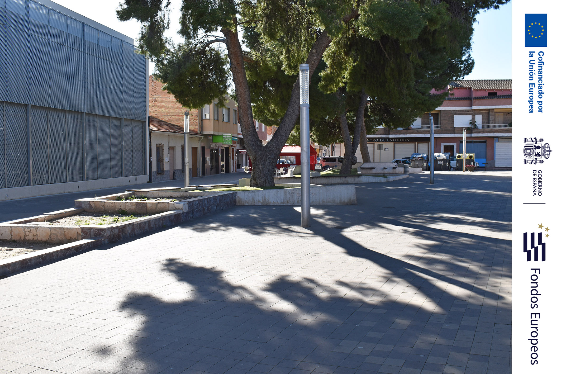 Más de 120.000 euros para instalar sombraje y mejorar la plaza Tirso de Molina con “Las Torres NEB”