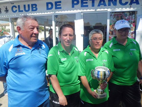 El Club Petanca La Salceda, campe+¦n regional femenino2