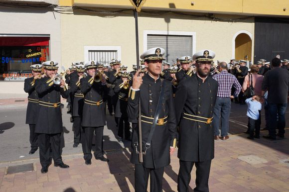 Los tambores y cornetas torre+¦os dan la bienvenida a la Semana Santa local