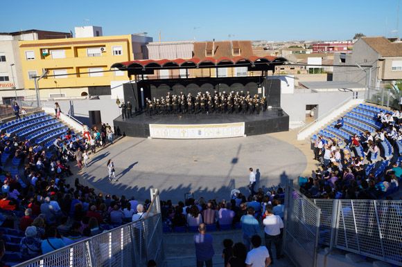 Los tambores y cornetas torre+¦os dan la bienvenida a la Semana Santa local6