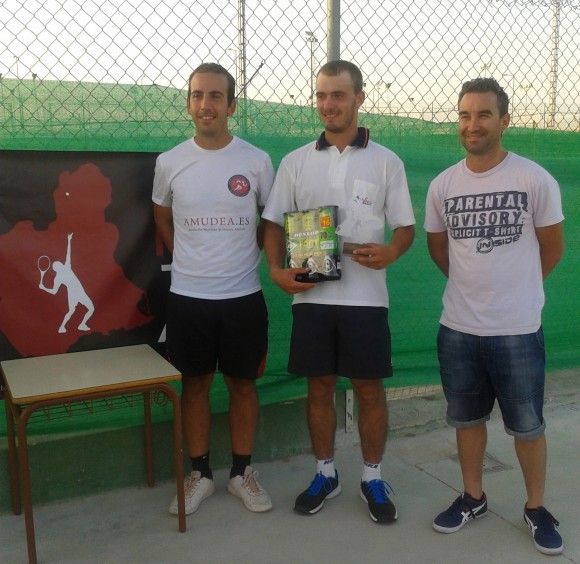 Arseny Kulikov se proclama campeón del torneo de maestros del tenis aficionado regional