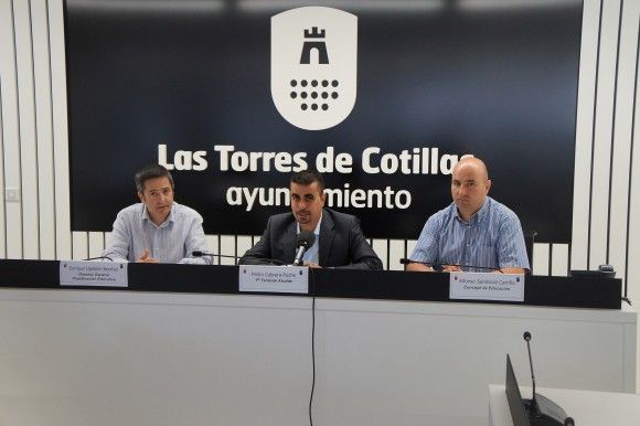 Enrique Ujaldón visita Las Torres de Cotillas para conocer la situación de los colegios locales2