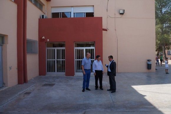 Enrique Ujaldón visita Las Torres de Cotillas para conocer la situación de los colegios locales4