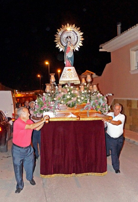 El barrio torreño de La Florida despide sus festejos con la procesión de la patrona2
