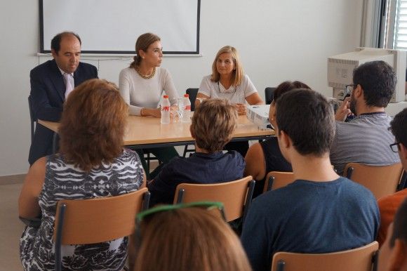 La escritora Carmen Posadas protagonizó un encuentro con los alumnos del IES “La Florida” torreño