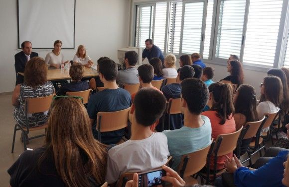 La escritora Carmen Posadas protagonizó un encuentro con los alumnos del IES “La Florida” torreño2