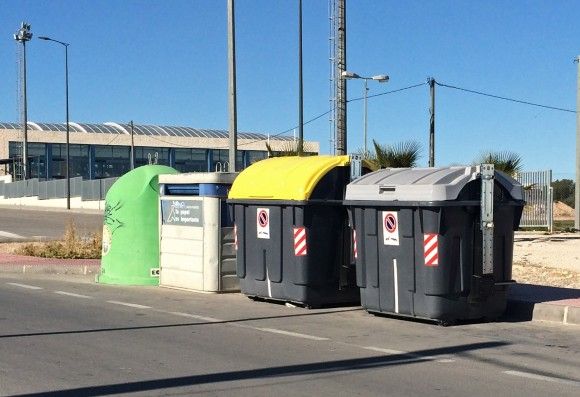 Las Torres de Cotillas moderniza sus contenedores de basura para lograr un servicio más limpio2