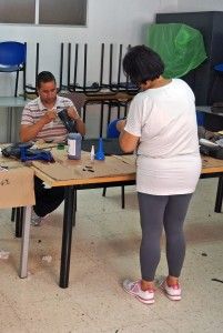 Arrranca por tercer año en Las Torres de Cotillas un taller de zapatero remendón de “Proyecto Abraham”5