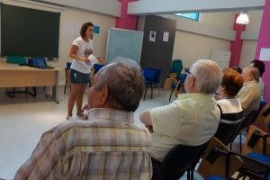 Los mayores torreños aprenden a defenderse de las altas temperaturas