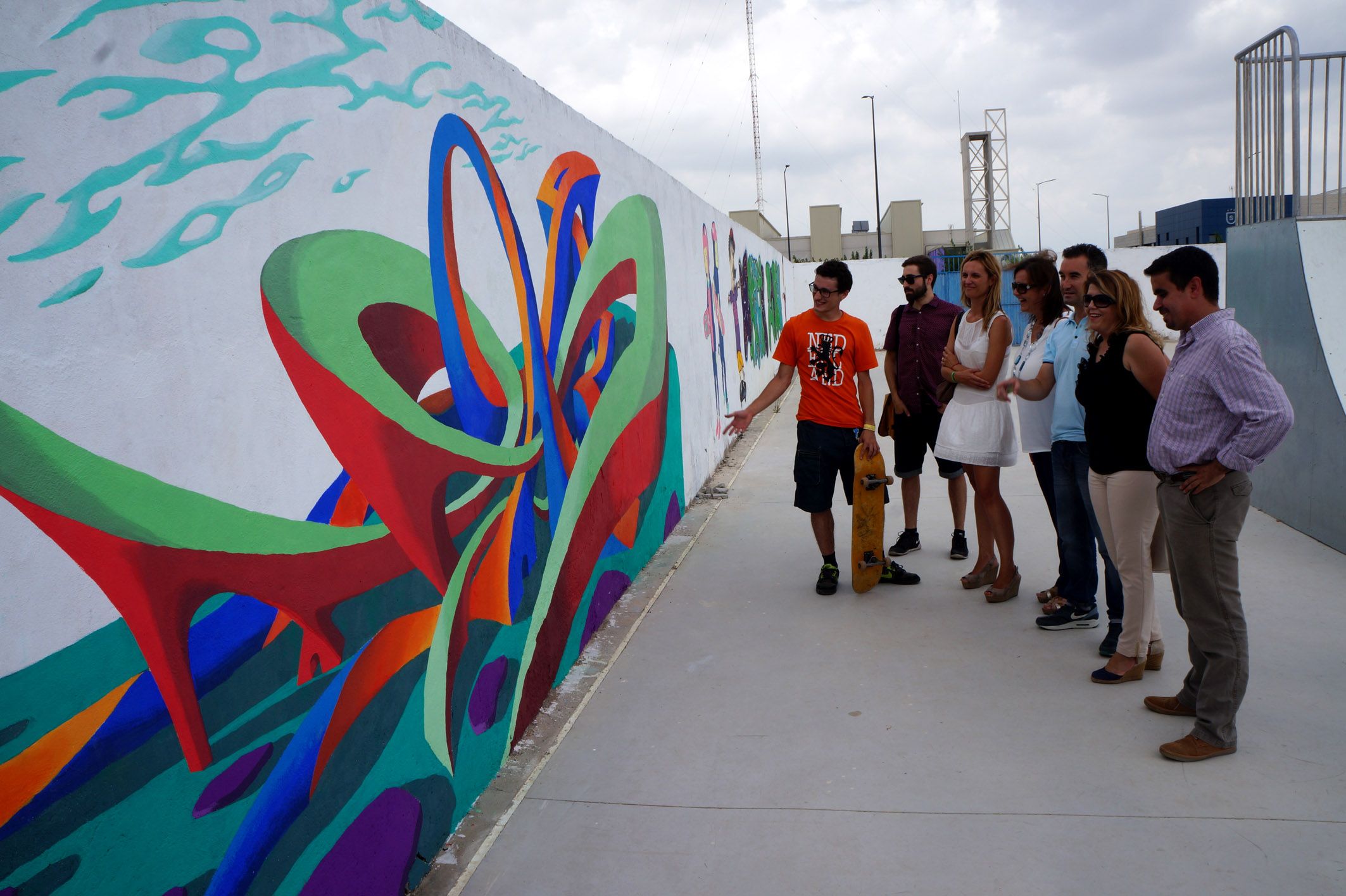 Jóvenes artistas torreños decoran la zona municipal de skate-board3