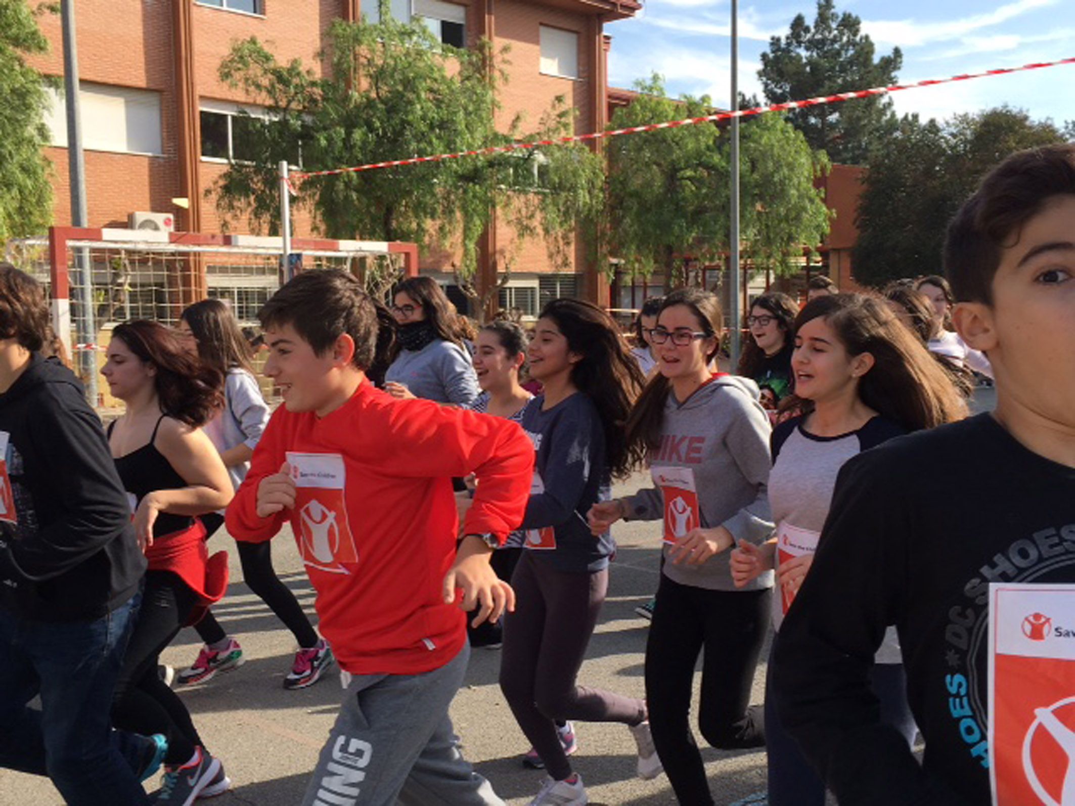 Los alumnos del IES Salvador Sandoval torreño corren un año más en favor de Save The Children 2
